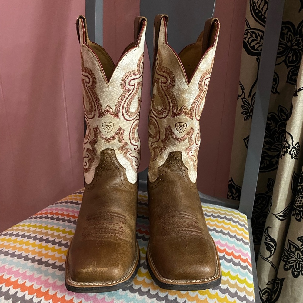 Women’s Ariat size 9 boots